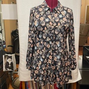 NWT Style & Co. button down boho long sleeve print tunic with gathers. Size M